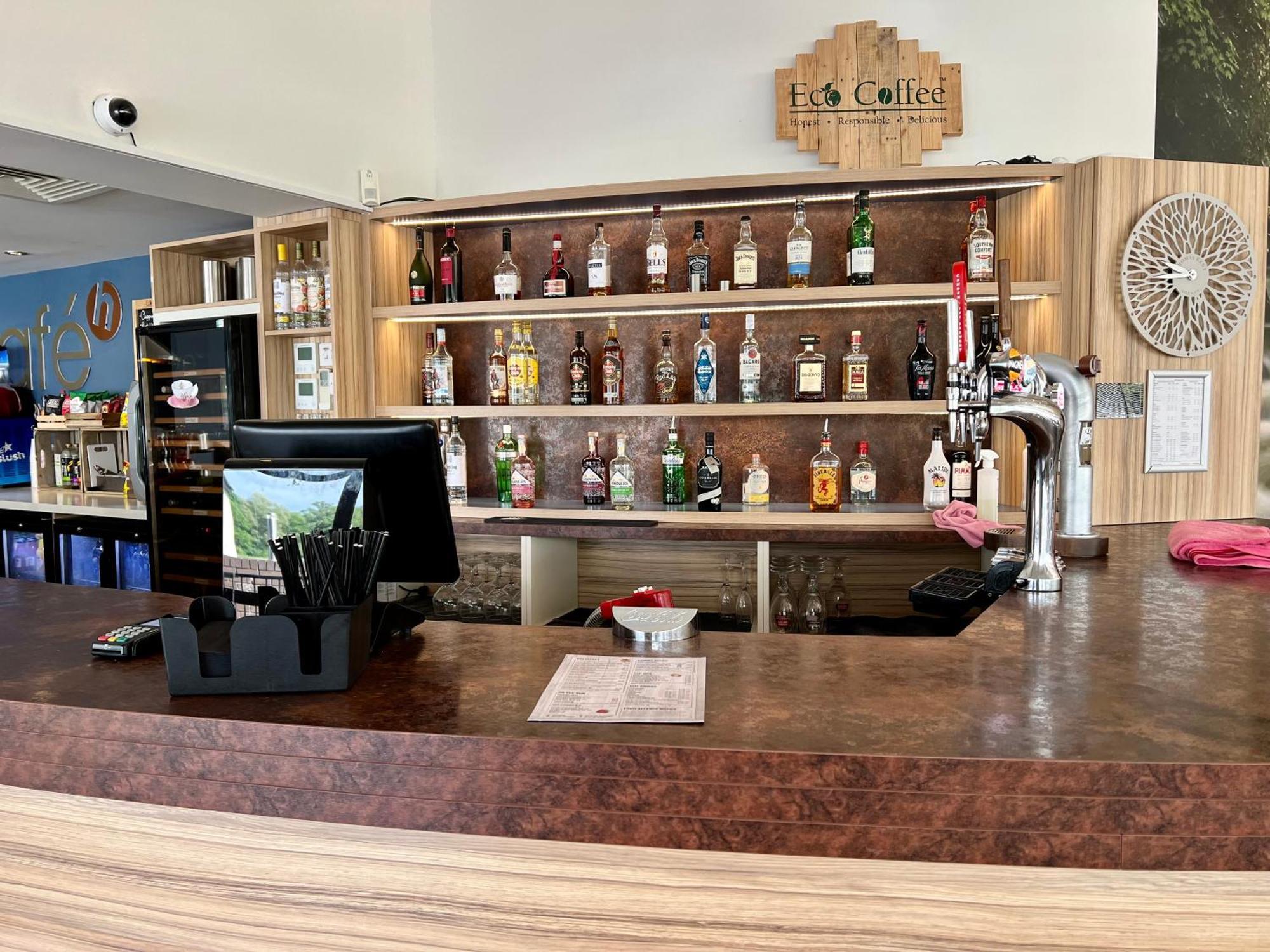 Wildflower, Premium Plus Hot Tub Lodge South Cerney Exteriör bild