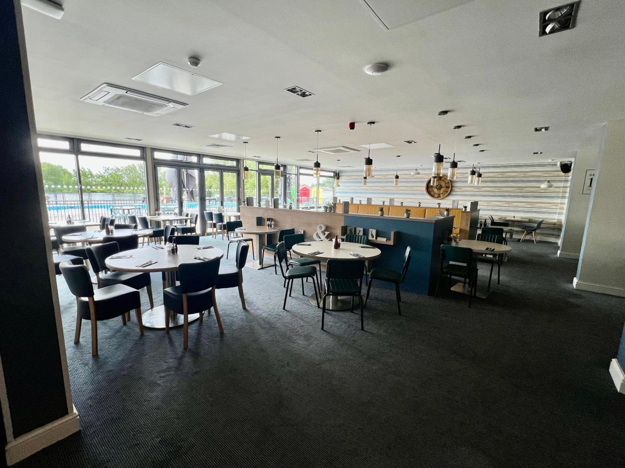 Wildflower, Premium Plus Hot Tub Lodge South Cerney Exteriör bild