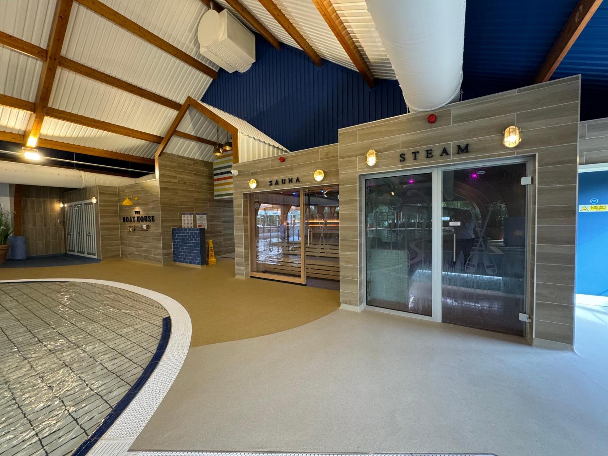 Wildflower, Premium Plus Hot Tub Lodge South Cerney Exteriör bild